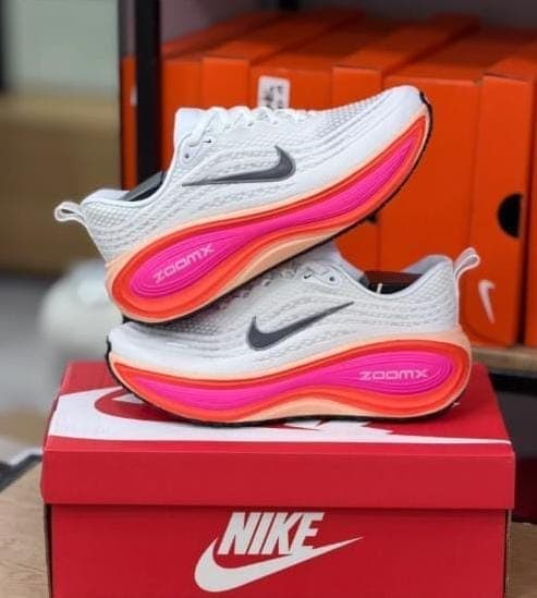 NIKE VOMERO PLUS  — talla Euro 39 — MAROB Popayán
