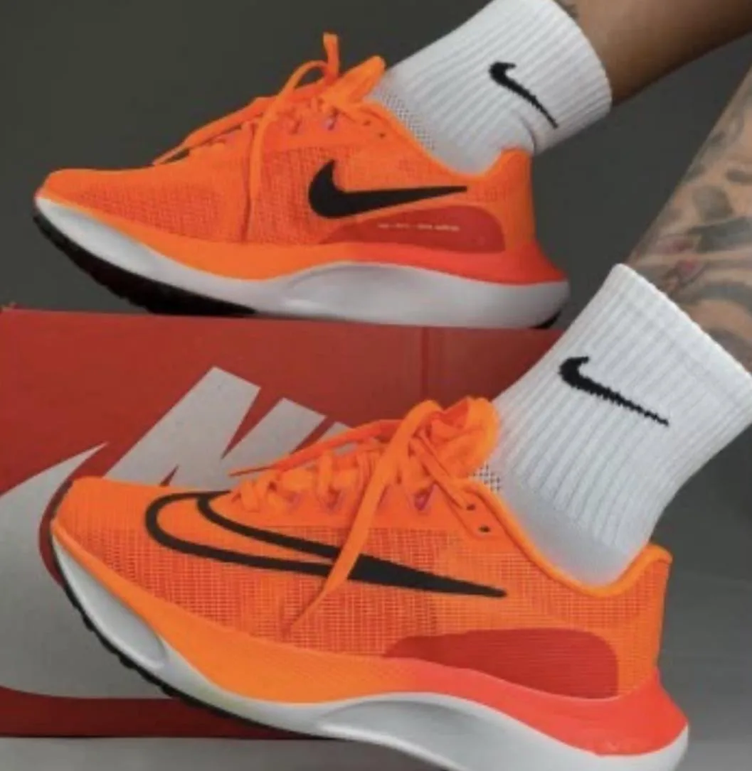 NIKE ZOOM FLY EURO 40 — talla Euro 40 — MAROB Popayán