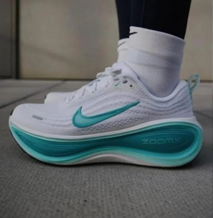NIKE VOMERO PLUS EURO 38-d — talla Euro 38 — MAROB Popayán