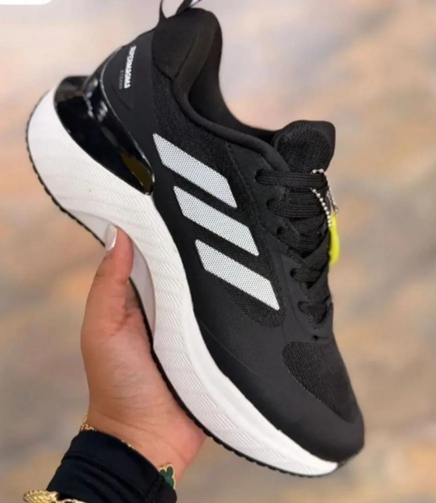 ADIDAS SUPER MAGMA EURO 41i — talla Euro 41 — MAROB Popayán