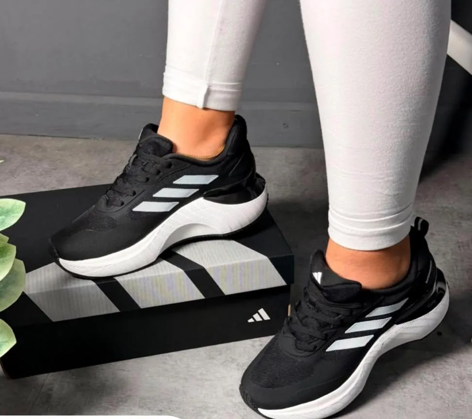 ADIDAS SUPER MAGMA EURO 44z — talla Euro 44 — MAROB Popayán