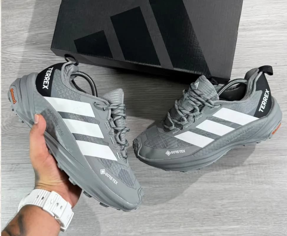 ADIDAS TERREX GORETEX EURO 44 — talla Euro 44 — MAROB Popayán