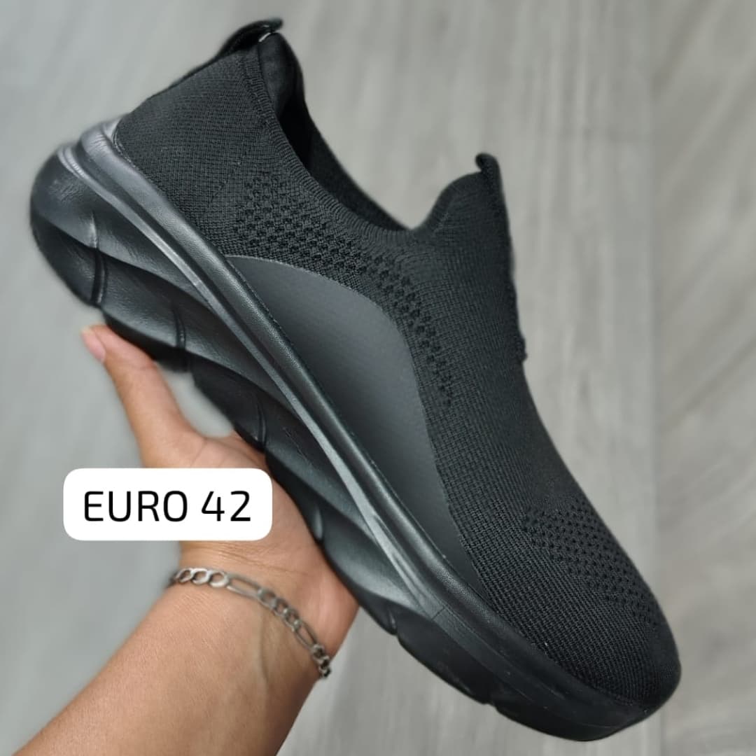 skechers walker — talla Euro 42 — MAROB Popayán