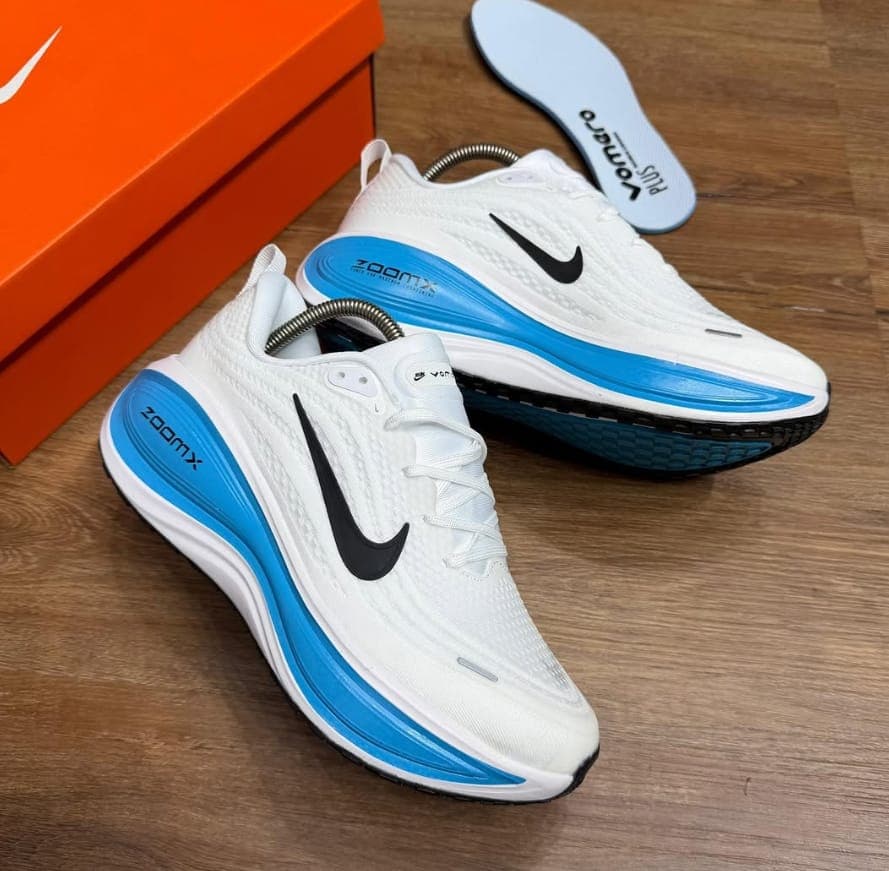 NIKE VOMERO PLUS — talla Euro 42 — MAROB Popayán