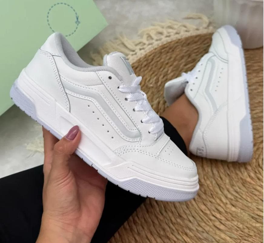 VANS HYLANE — talla Euro 36 — MAROB Popayán