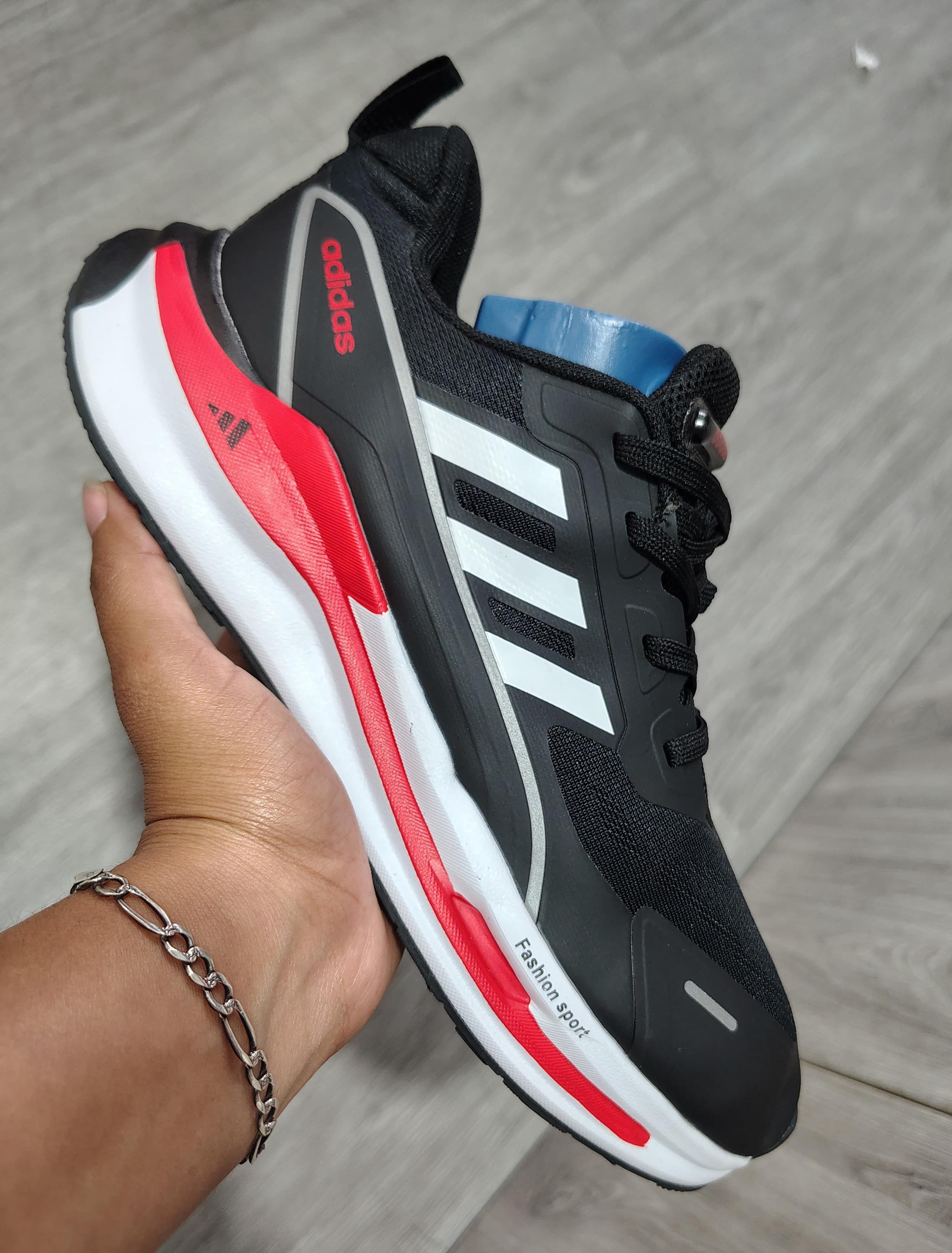 ADIDAS FASHION SPORT — talla Euro 40 — MAROB Popayán