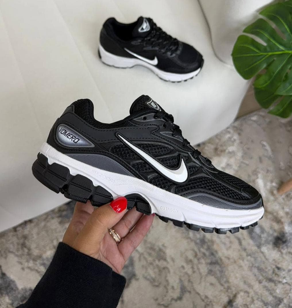 NIKE ZOOM VOMERO — talla Euro 43 — MAROB Popayán