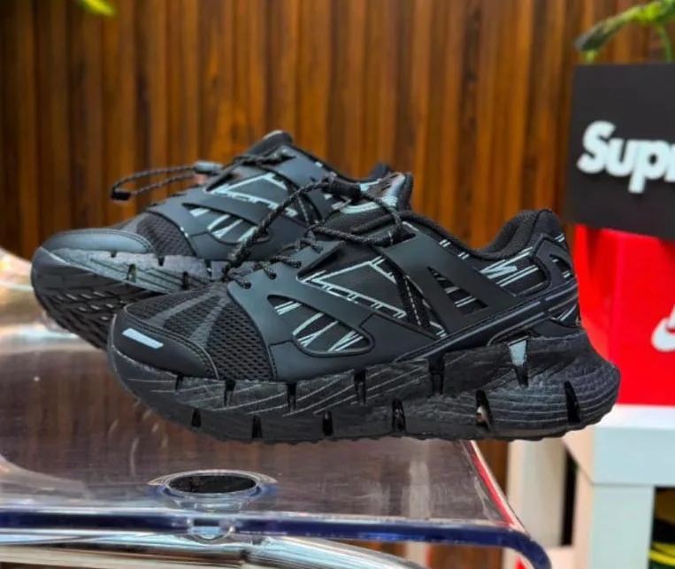 REEBOOK SONZIG EURO 43 — talla Euro 43 — MAROB Popayán