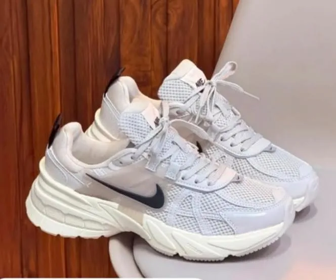 NIKE V2K EURO 37 — talla Euro 37 — MAROB Popayán