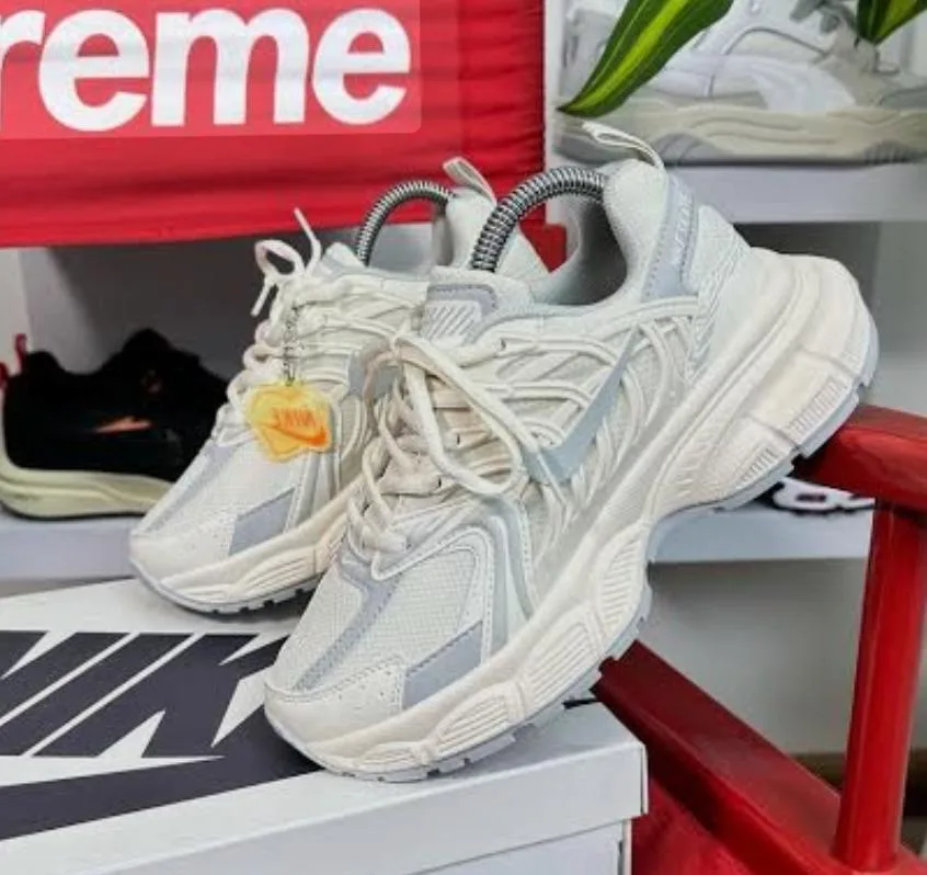 NIKE V2K RUN EURO 37 — talla Euro 37 — MAROB Popayán