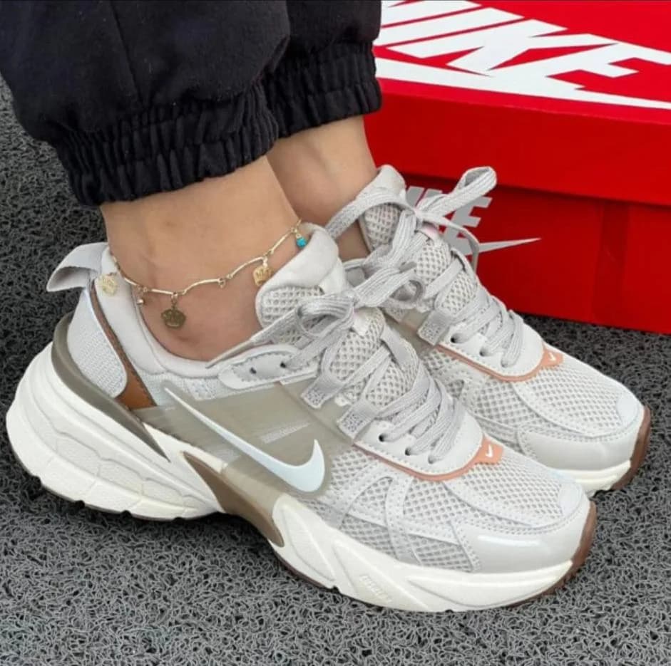 NIKE V2K EURO 38r — talla Euro 38 — MAROB Popayán