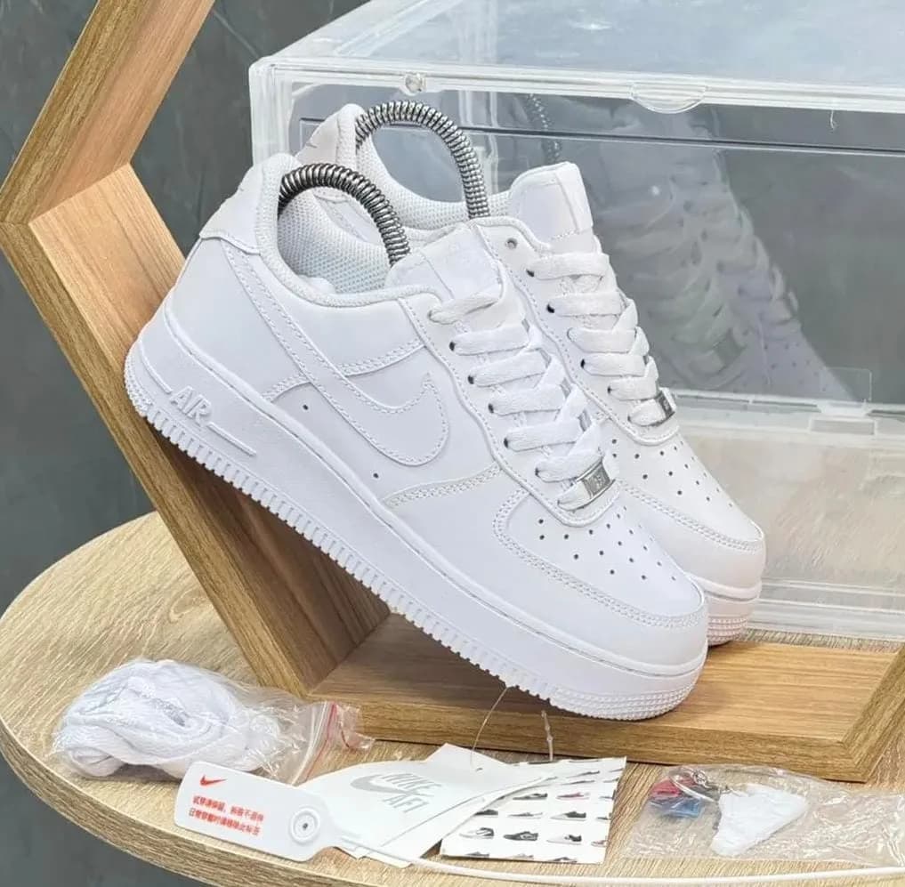 NIKE AF1 1.1 EURO 44h — talla Euro 44 — MAROB Popayán