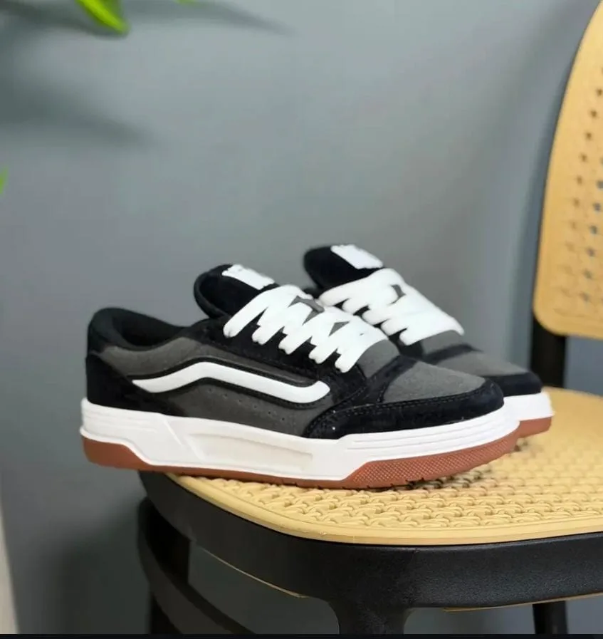 VANS HYLANE EURO 42c — talla Euro 42 — MAROB Popayán