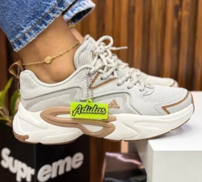 ADIDAS FASHION EURO 40 — talla Euro 40 — MAROB Popayán