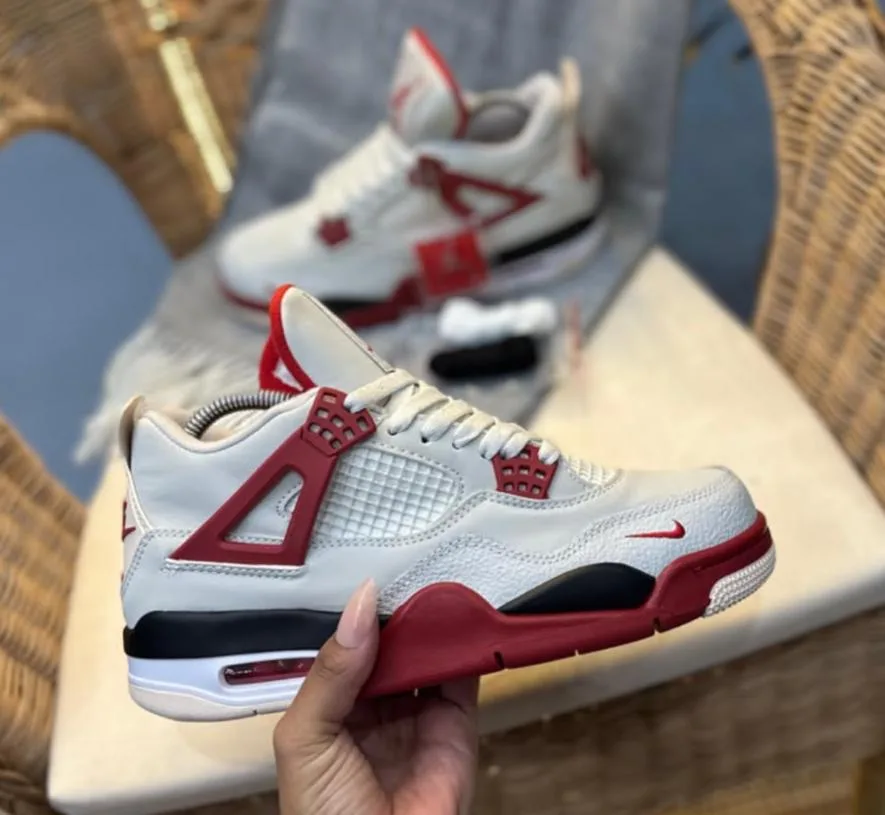 NiKE JORDAN RETRO 4 EURO 43 — talla Euro 43 — MAROB Popayán