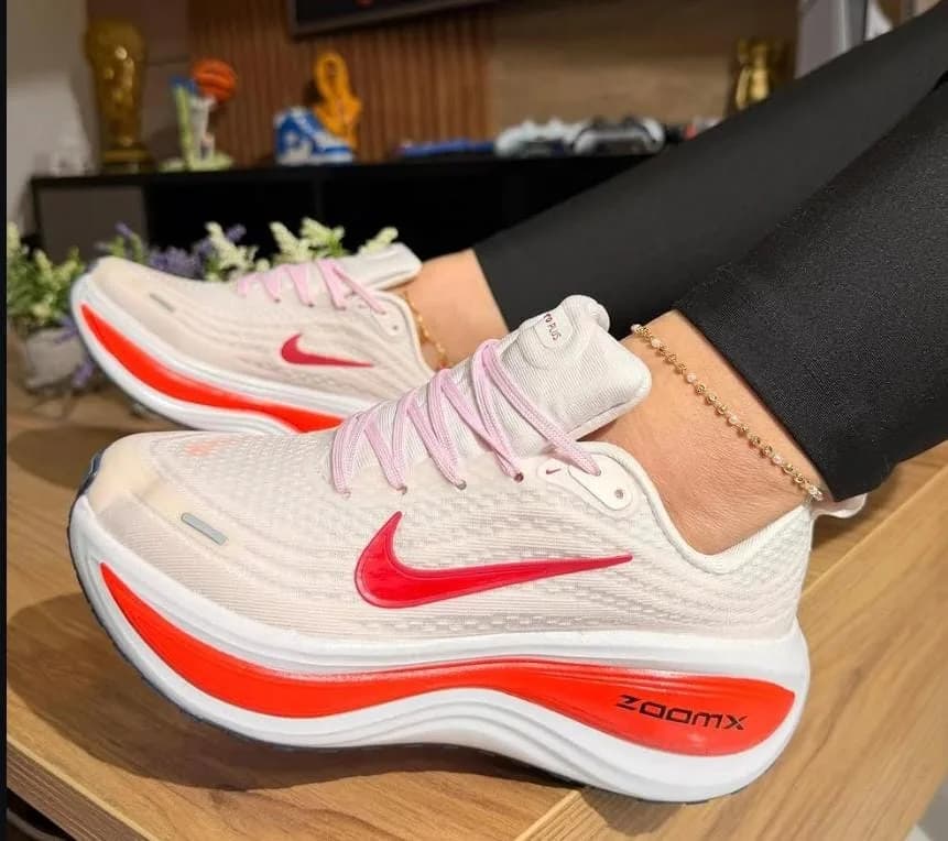 NIKE VOMERO PLUS EURO 37ro — talla Euro 37 — MAROB Popayán