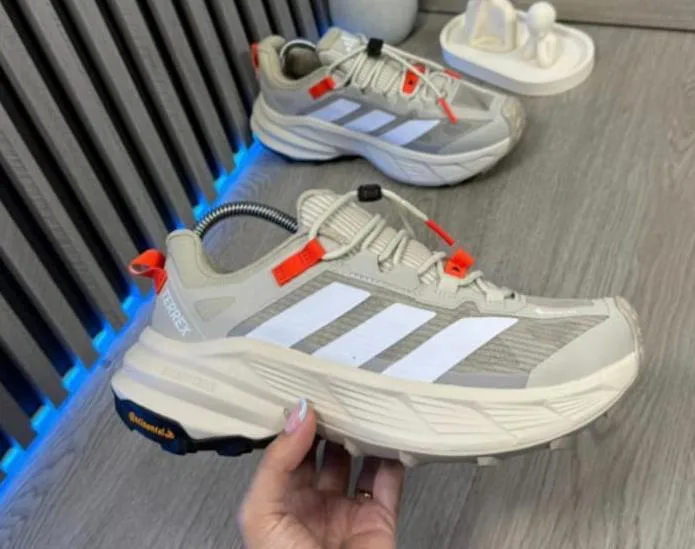 ADIDAS TERREX EURO 41b — talla Euro 41 — MAROB Popayán
