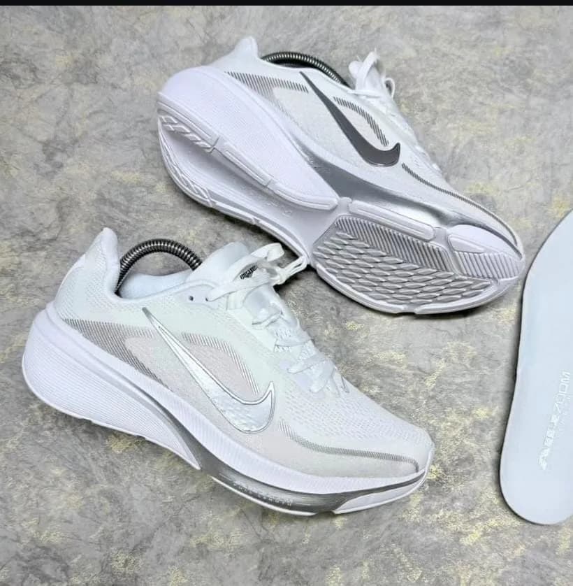 NIKE PEGASUS 42 EURO 41 — talla Euro 41 — MAROB Popayán