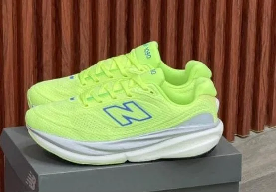 NEW BALANCE V15 EURO 42 — talla Euro 42 — MAROB Popayán