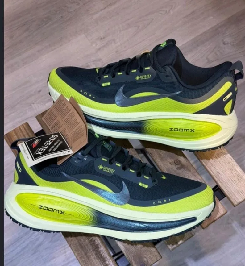 NIKE VOMERO PLUS EURO 44v — talla Euro 44 — MAROB Popayán