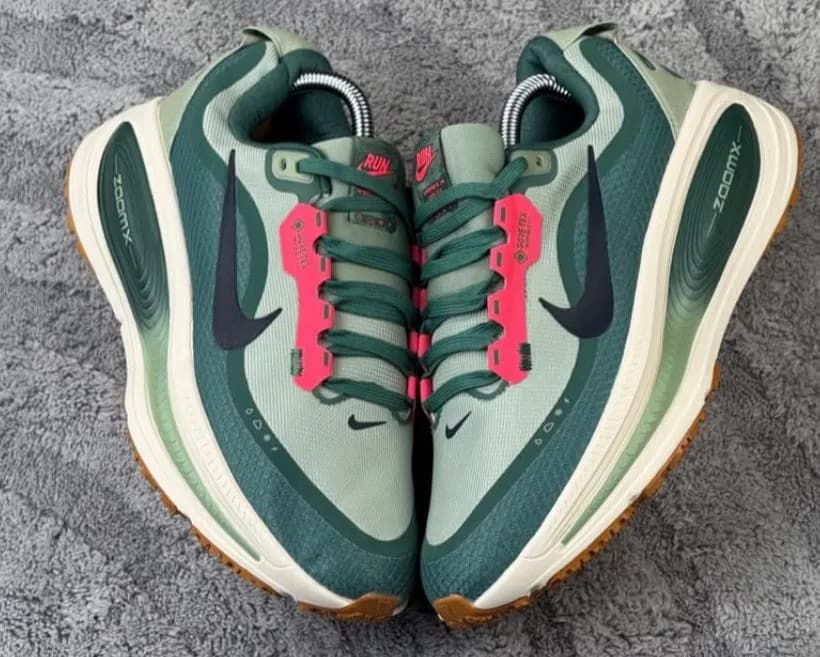 NIKE VOMERO PLUS EURO 41R — talla Euro 41 — MAROB Popayán