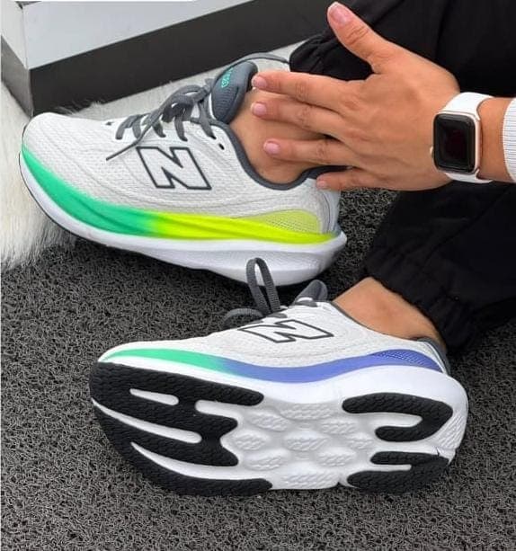 NEW BALANCE 1080 V15 — talla Euro 42 — MAROB Popayán