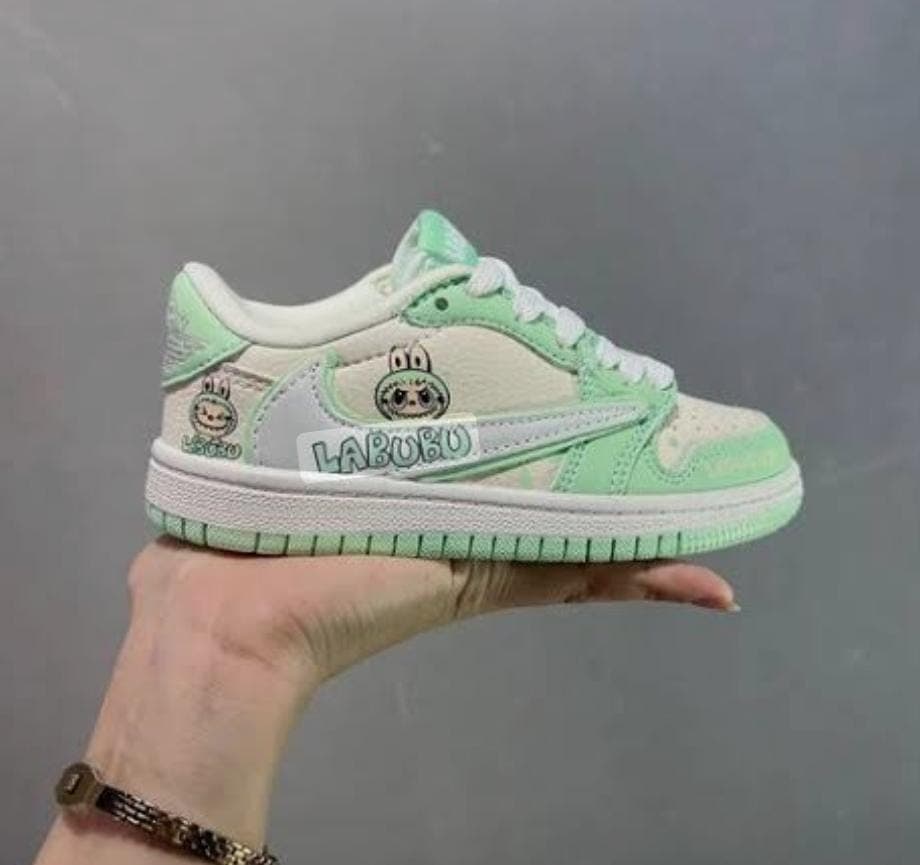nike labubu travis euro 37 — talla Euro 37 — MAROB Popayán
