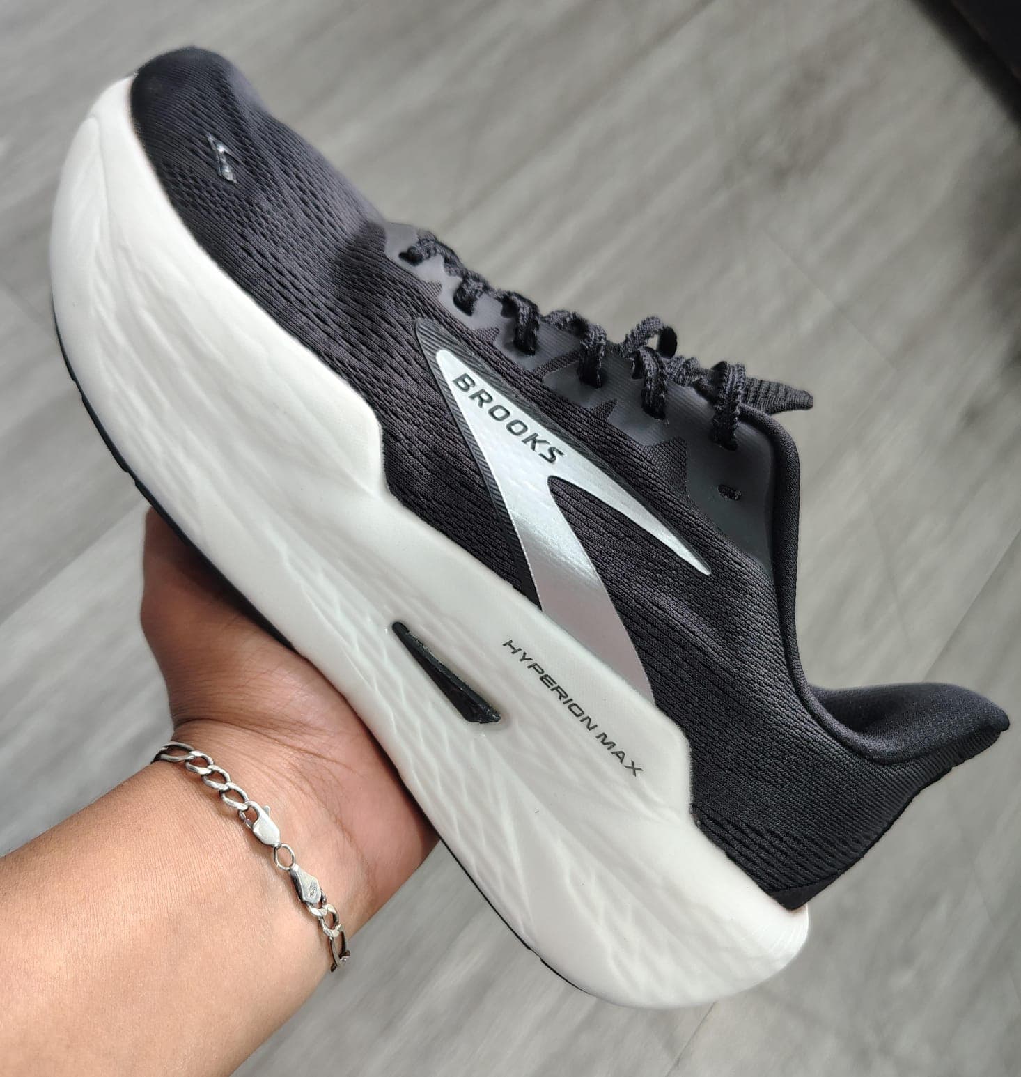 BROOKS HYPERION MAX — talla Euro 41 — MAROB Popayán